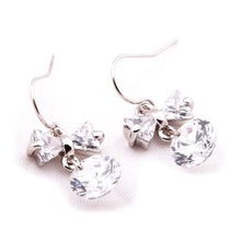 融合材質藝術 伊泰蓮娜麗晶“楓尚”合金耳墜的多元魅力